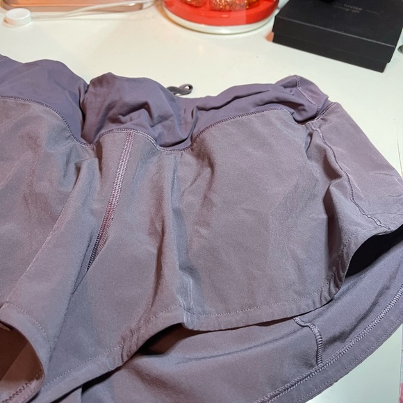 LULULEMON SPEED UP 2.5 Shorts!! - Picture 2 of 10